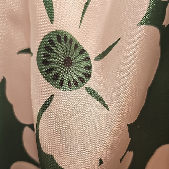 "Speechless" Vintage V-Neck Tie, Green and Cream Floral Blouse, Size 4. - Picture 5 of 7